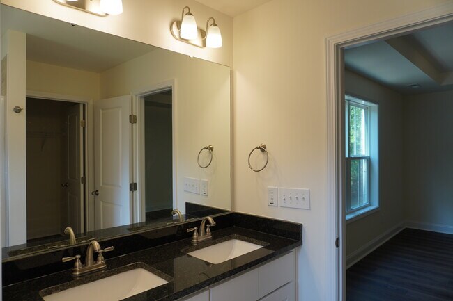 Building Photo - 385 Buhmann Dr
