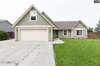 Building Photo - 4 Bedroom Home in River Rock