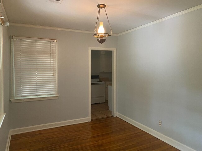 Building Photo - 2530 Girard St
