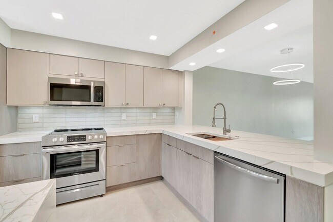 Building Photo - 14095 Royal Vista Dr