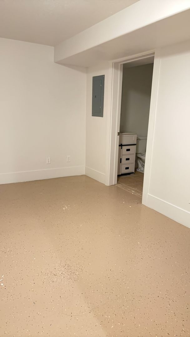 Building Photo - 2 bedroom 2.5 bath townhome