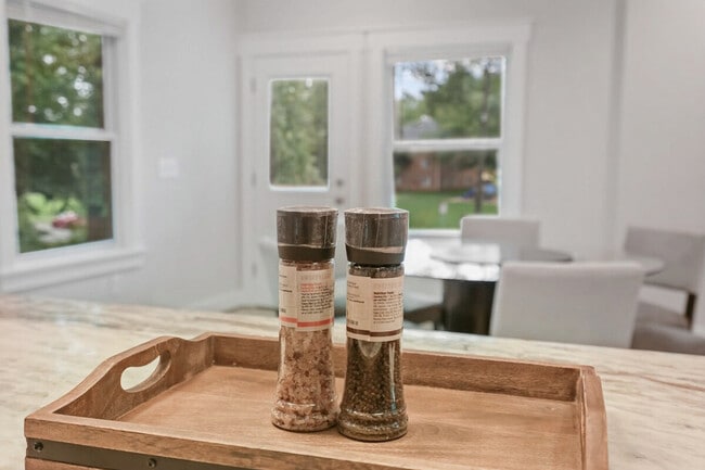 Building Photo - 7900 Heritage Dr