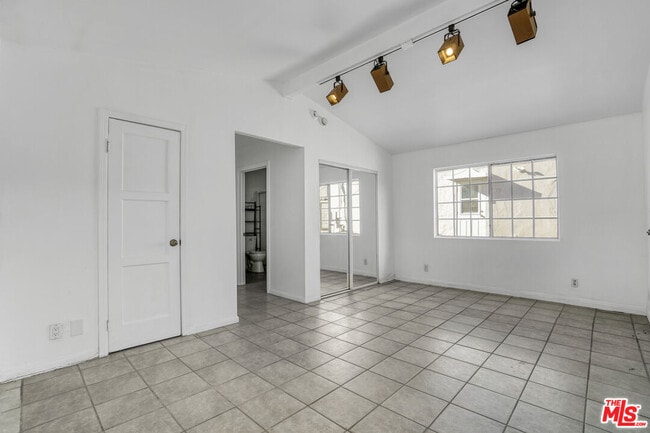 Building Photo - 10226 Regent St