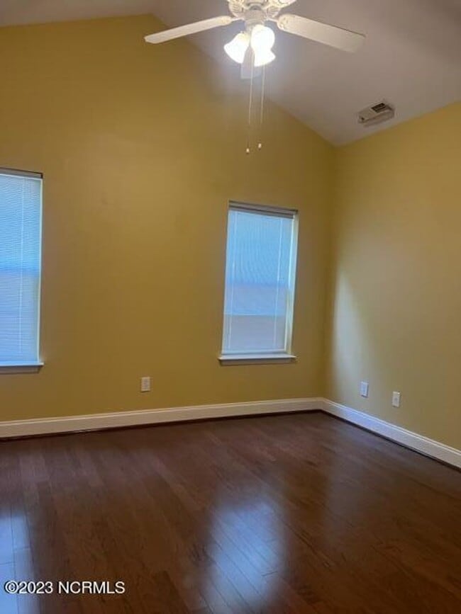 Building Photo - Two  Bedroom Two Bath