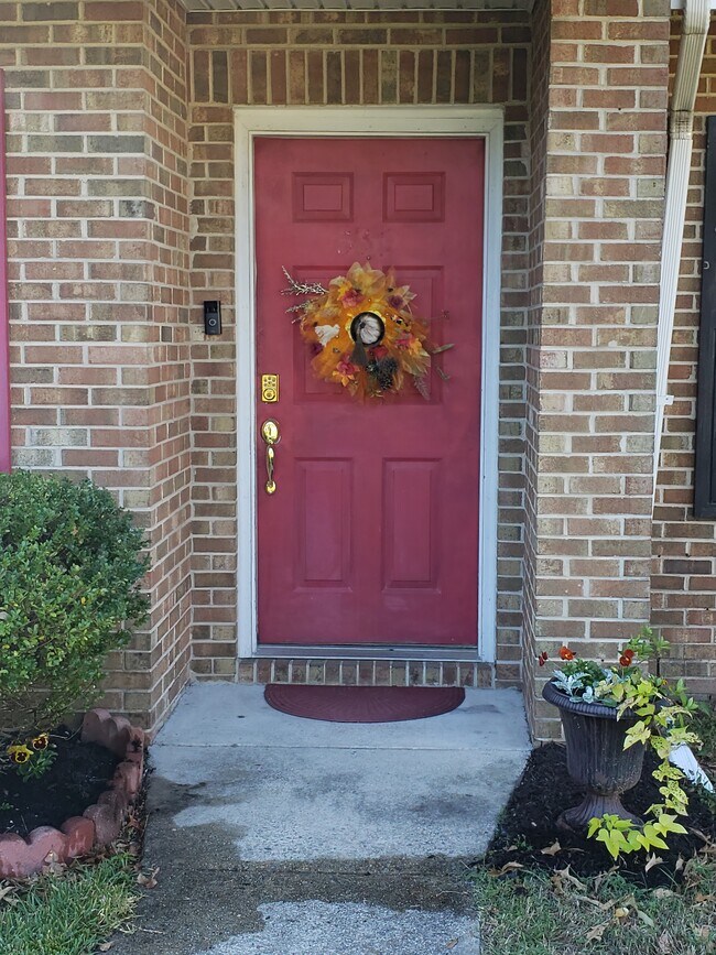 Front Door - 536 Lanier Crescent