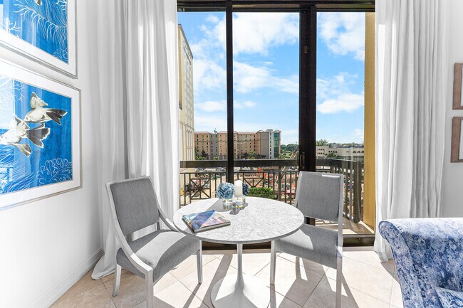 Building Photo - 701 S Olive Ave