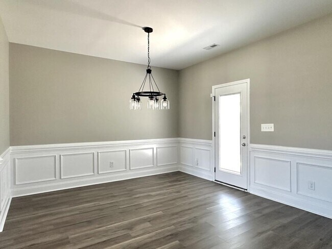 Building Photo - 150 Leach Creek Dr
