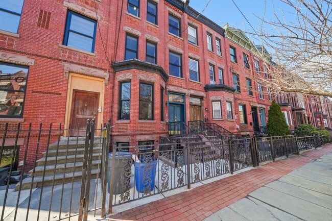 Building Photo - 37 Astor Pl