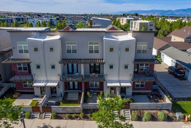 Building Photo - 4708 S Jordan Pkwy W