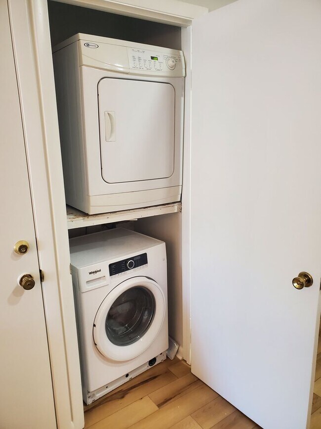 Building Photo - Fiddler's Cove Condo with Pool View- Walk ...