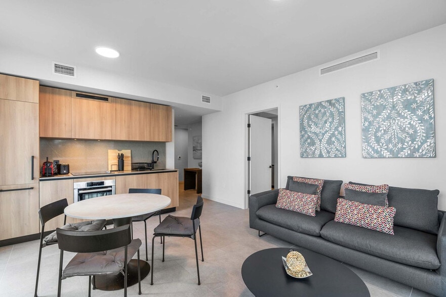 Building Photo - 121 NE 5th St