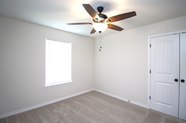 Building Photo - Coming March 16th — Upgraded 3-Bed, 2-Bath Pace Home in The Woodlands with Open Floor Plan, Bonus...