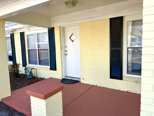 Building Photo - 800 S Vandeveer St