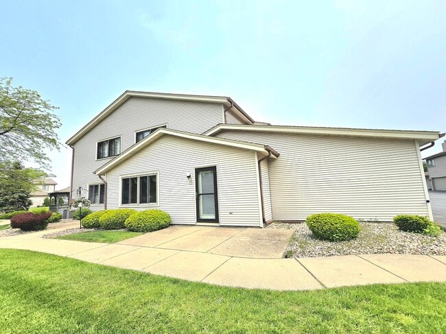 Primary Photo - 940 Prairie Dr