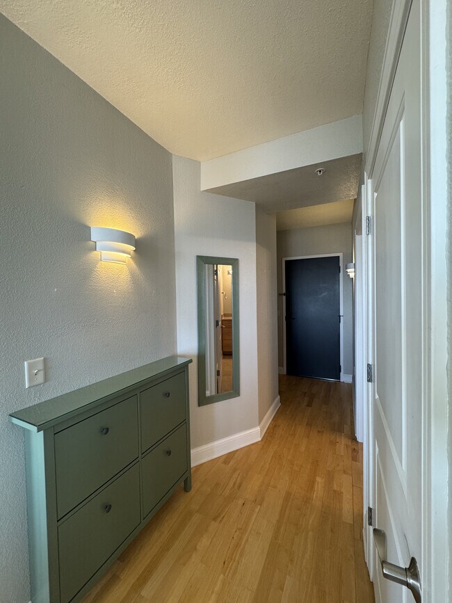 Building Photo - 606 W Wisconsin Ave