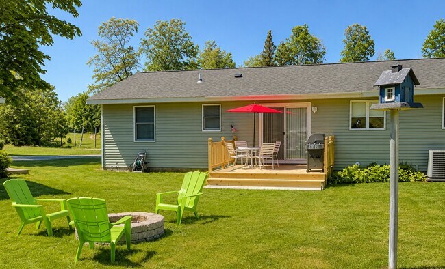 Building Photo - 1220 N Lake Leelanau Dr