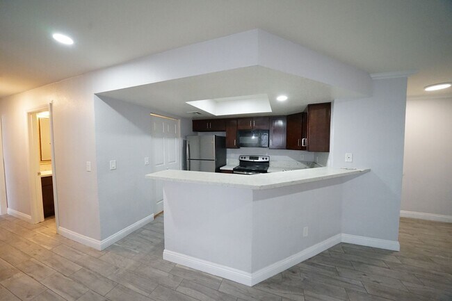 Building Photo - SHOWINGS AVAILABLE NOW