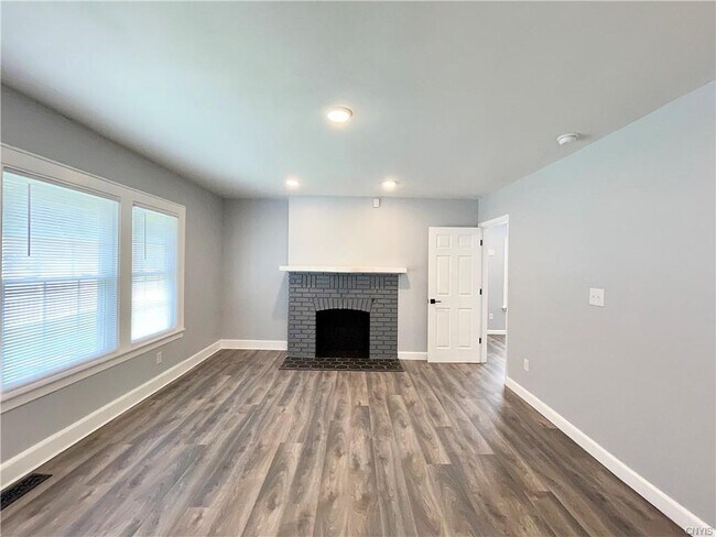 Building Photo - 1222 Hawley Ave