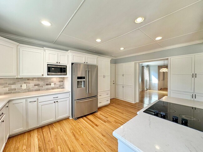 Building Photo - Spacious 4 Bedroom in the Heart of Tyler! Available Now!