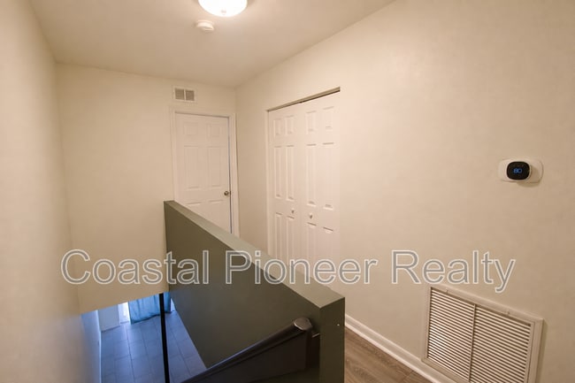 Building Photo - 5822 16th Ln S