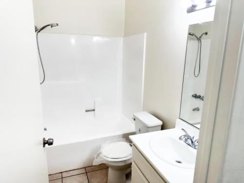 Building Photo - 14805 Magnolia Blvd