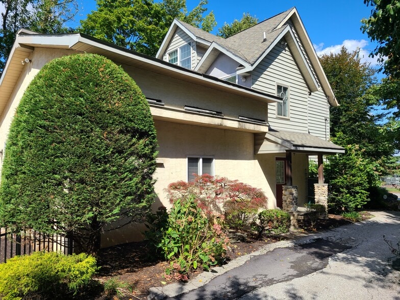 Building Photo - 18 S New Middletown Rd