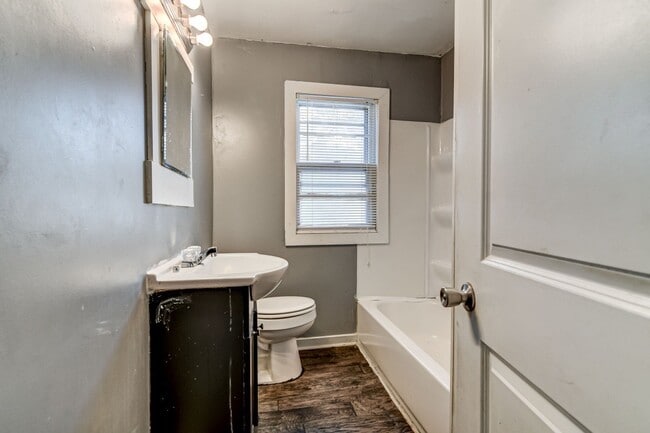 Building Photo - 759 E Lawrence St