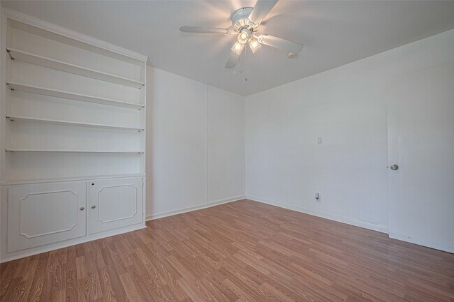 Building Photo - 5513 Fairdale Ln
