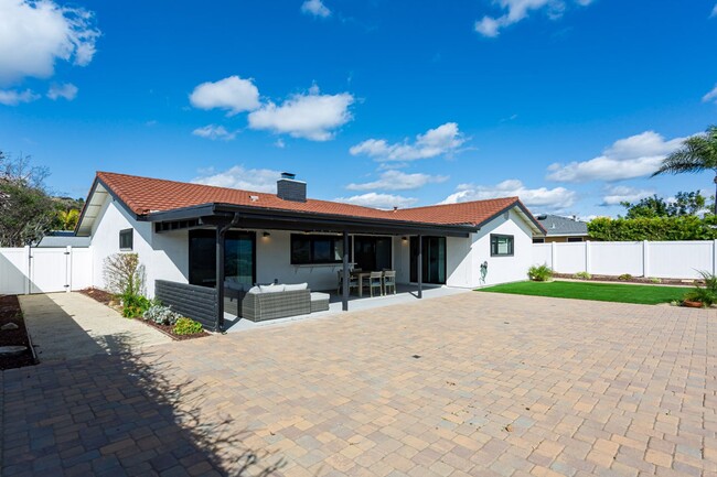 Building Photo - Mt. Helix Ranch Home with Views