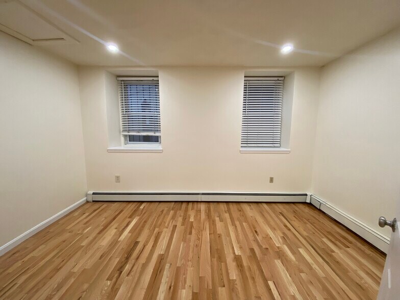 Building Photo - 210 Hemenway St