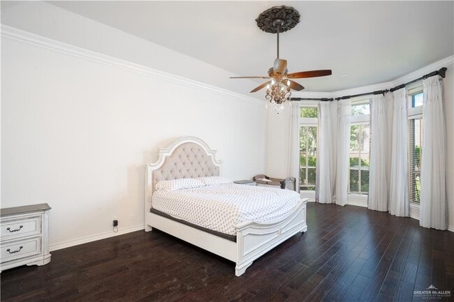 Building Photo - 2405 San Alejandro St