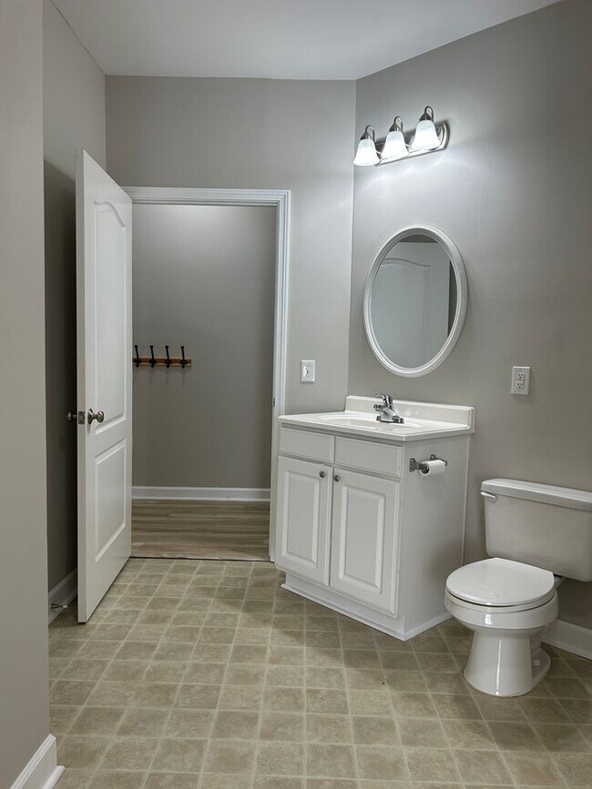 Building Photo - Convenient Boone Living – 3BD/3BA at Pine Ridge Condos