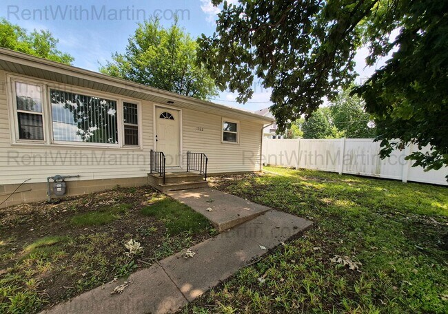 Building Photo - 1920-1922 WATERLOO ROAD DUPLEX