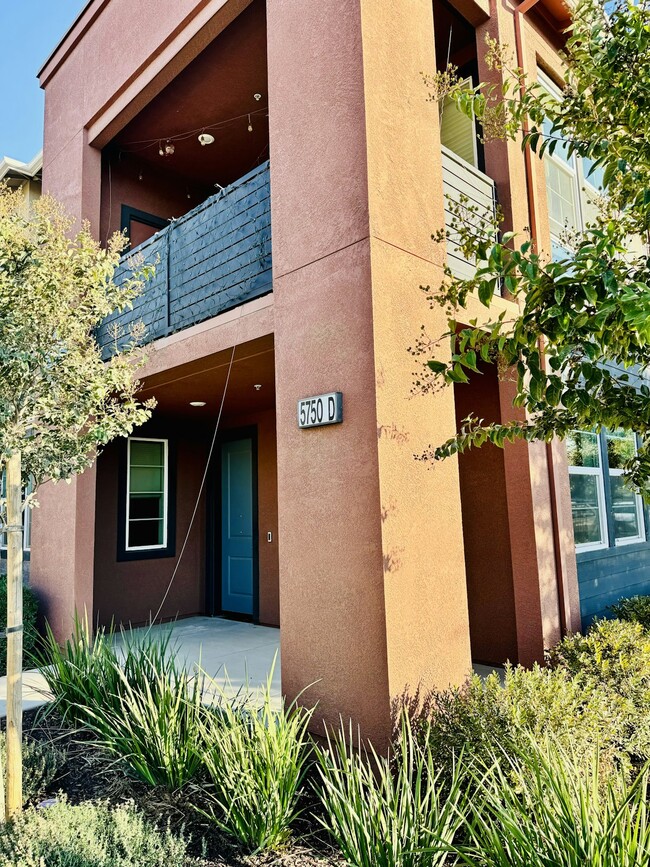 Building Photo - 5750 Greige Cir