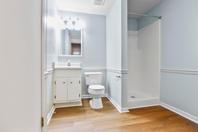 Building Photo - Pet Friendly Three Bedroom!