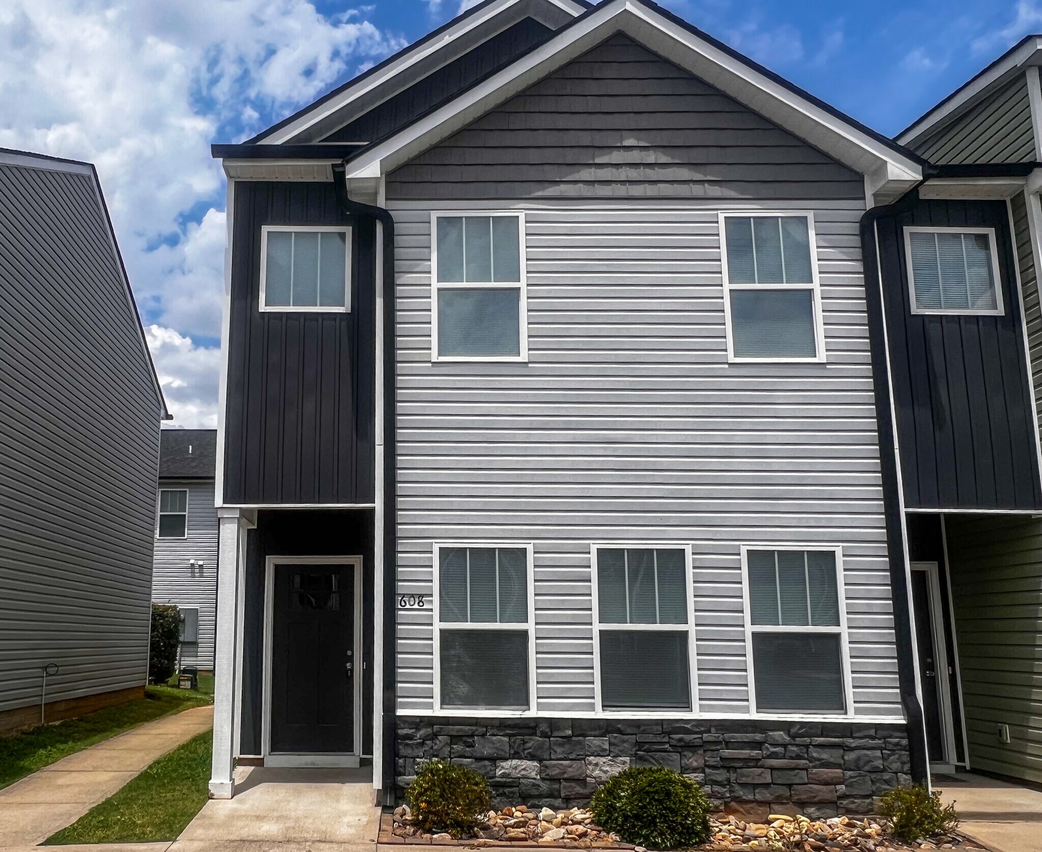 Building Photo - 608 Heavenly Pl