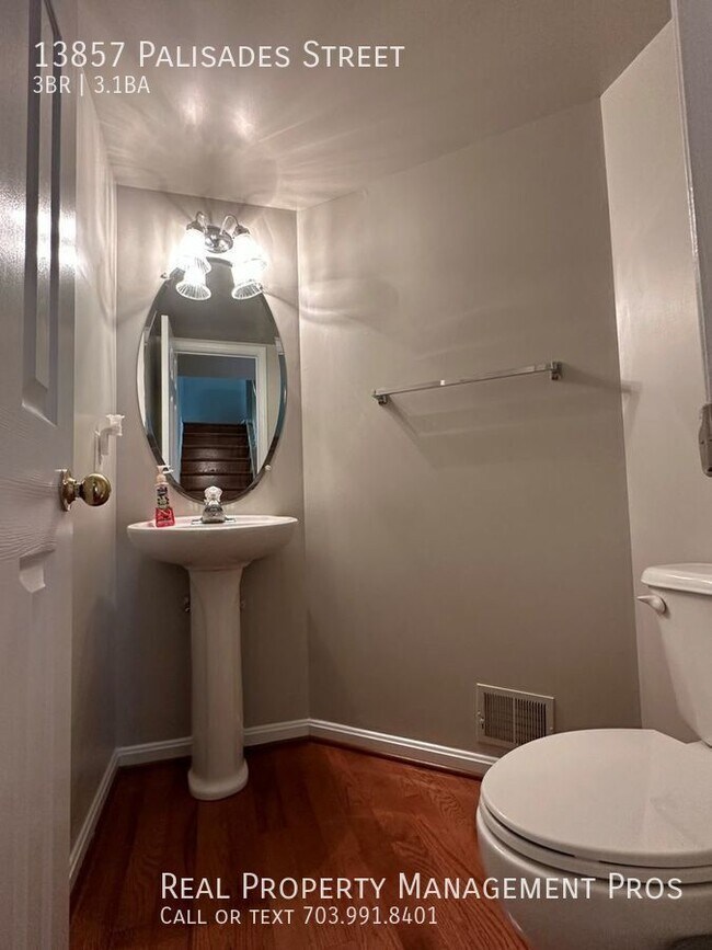 Building Photo - 13857 Palisades St