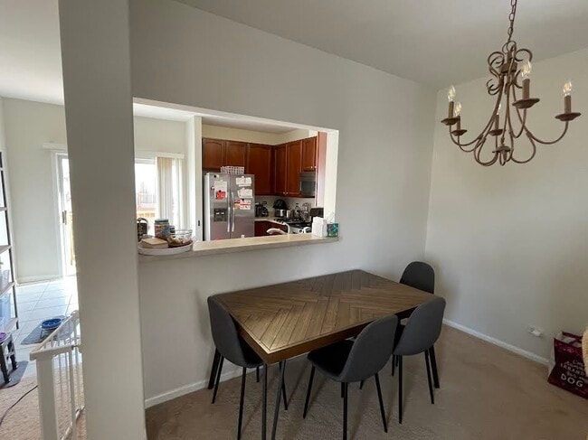 Building Photo - 1040 N Claremont Dr