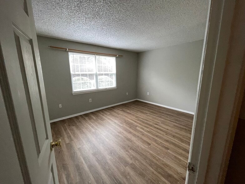 Master bedroom - 12211 Stevenson Ct