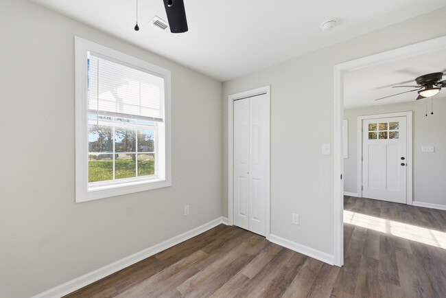 Building Photo - 4308 Roanoke Ave