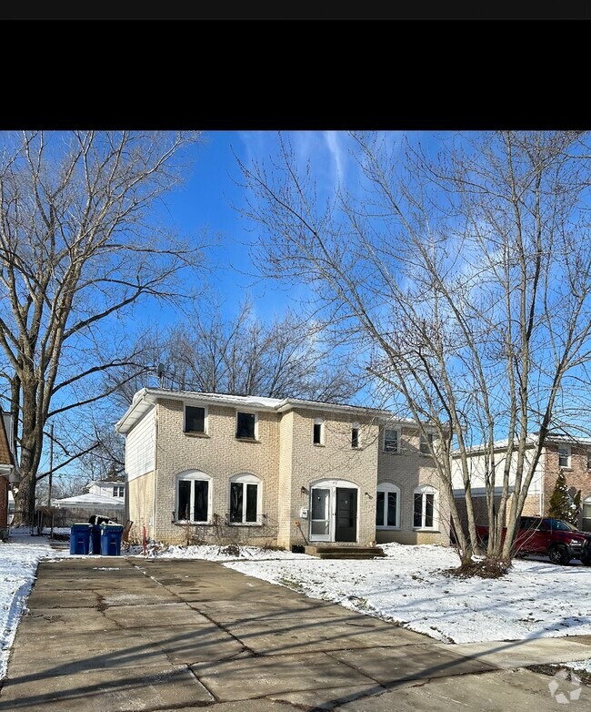 Building Photo - 119 E Summerset Ln