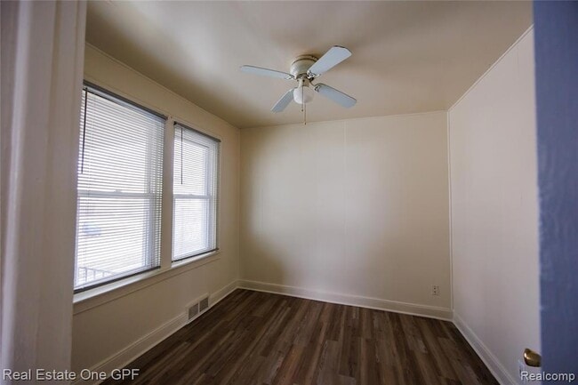 Building Photo - 8242 Maxwell Ave