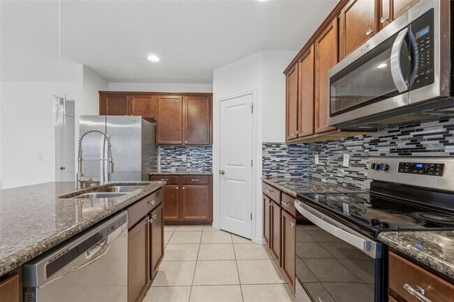 Building Photo - 836 Cambridge Dr