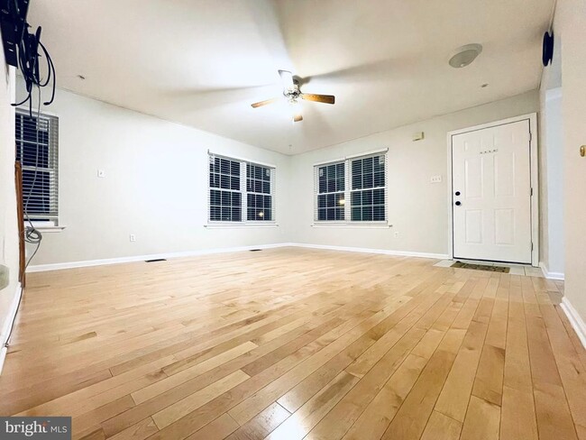 Building Photo - 3005 Creekside Ct