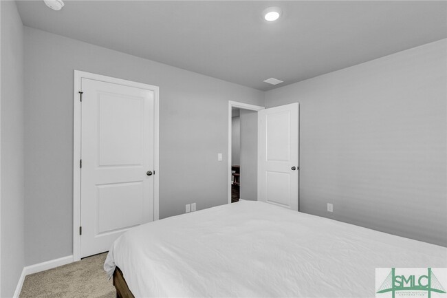 Building Photo - 216 Skylark Rd