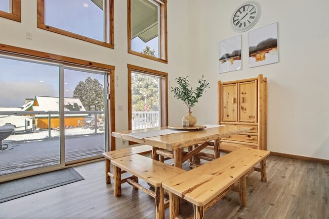 Building Photo - 130 Par Dr