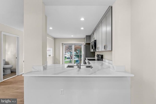 Building Photo - 13920 Baton Rouge Ct