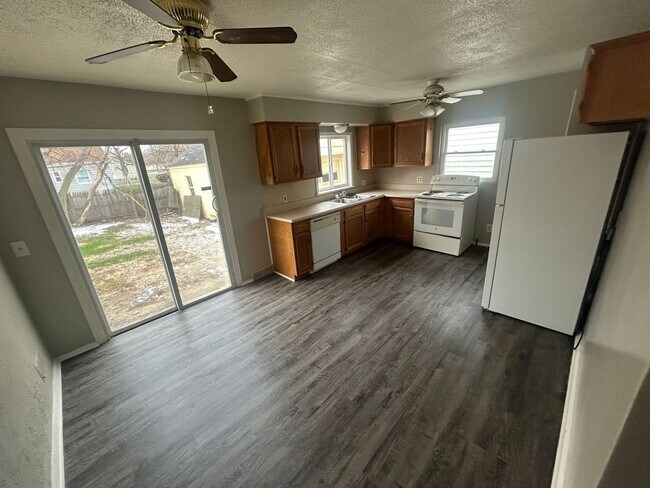 Building Photo - Charming 3-Bedroom Home Near North Toledo