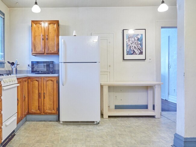 Building Photo - R0504