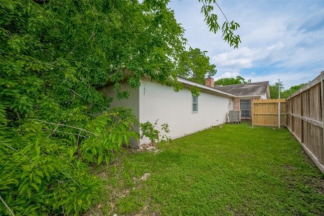 Building Photo - 9403 Vickijohn Dr